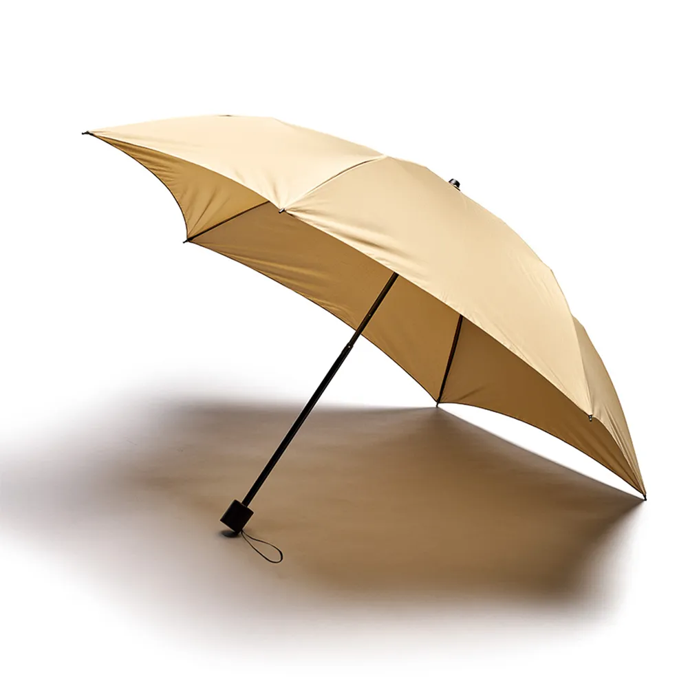たたんでも伸ばしても使えるUV傘