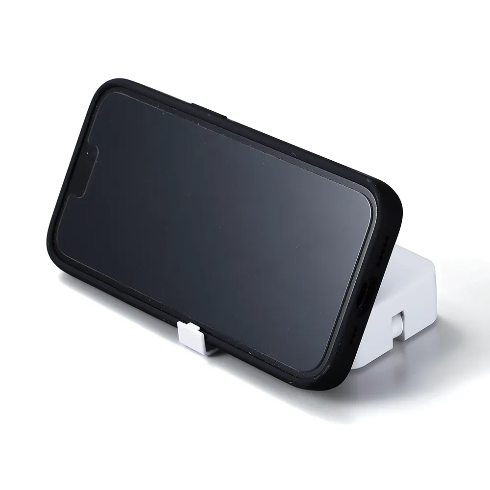 スマホスタンドになるコンパクト3in1ケーブル