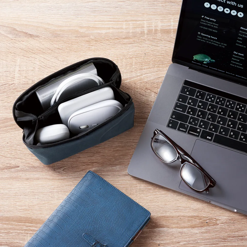 パッ!と広がるたっぷりポーチ